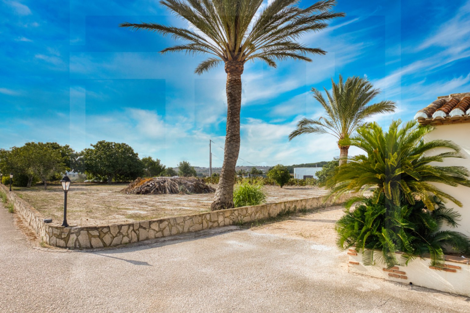 Encantadora Finca en Venta en el Campo de Benissa con Vistas al Mar y Parcela Llana