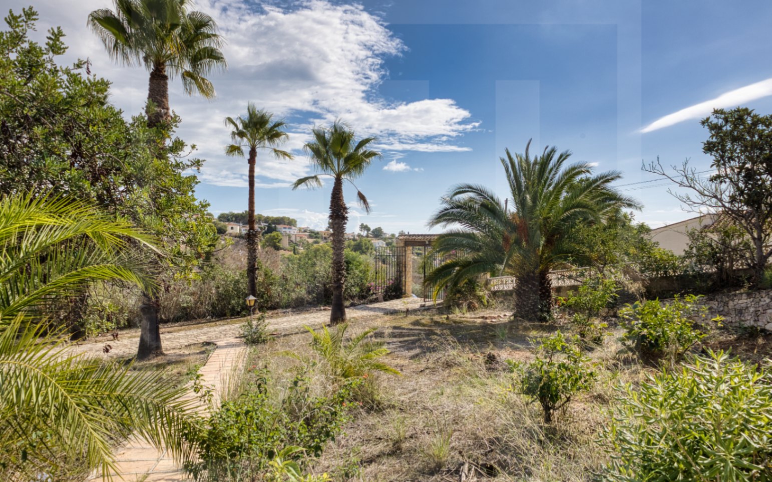 Oportunidad Exclusiva: Villa con Vistas al Mar y Potencial Excepcional