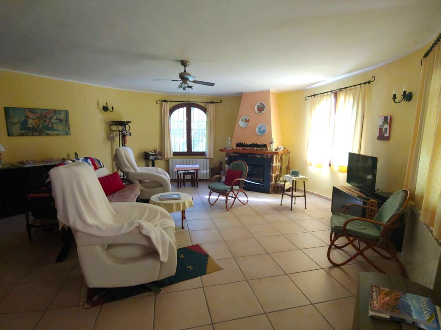 Chalet with Renovation Potential Near La Fustera Beach