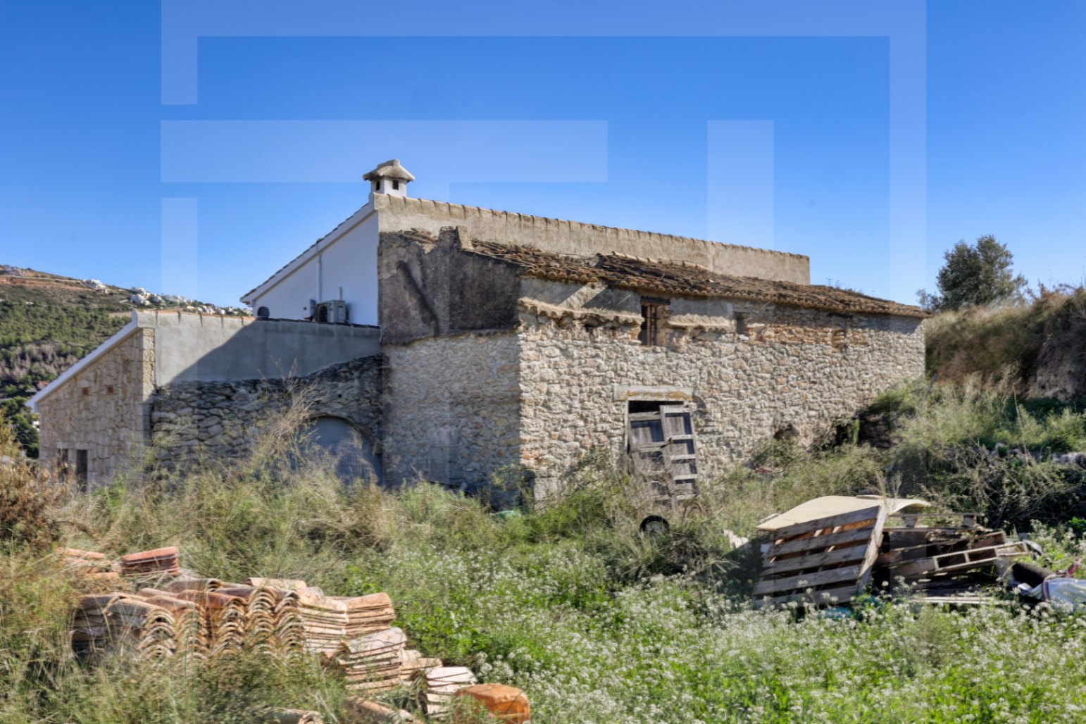 Countryside Attached Property with Reform Project, Pool, and Licence – Moraira