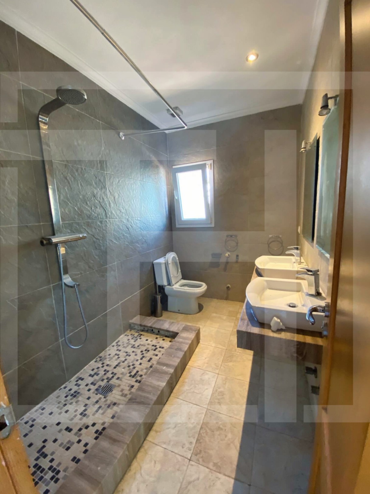 Live just steps from the Mediterranean in one of the most desirable areas of the Costa Blanca