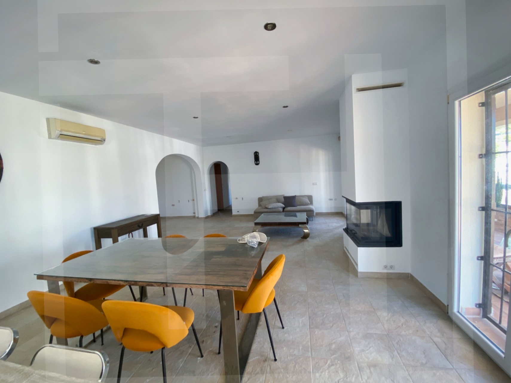 Live just steps from the Mediterranean in one of the most desirable areas of the Costa Blanca