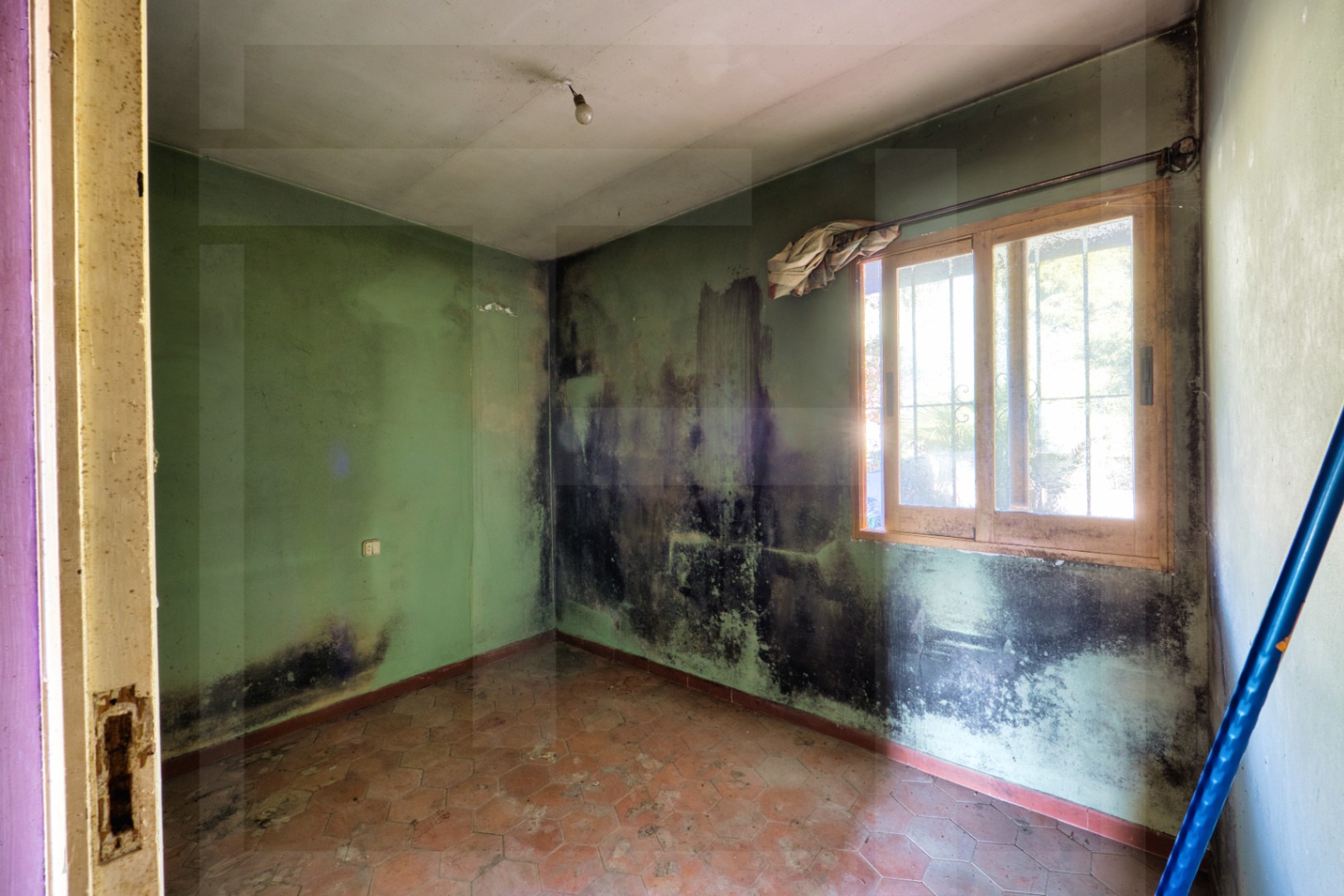 Duplex potential apartment for sale in Benissa Costa (La Viña – Montemar), to renovate, investment.