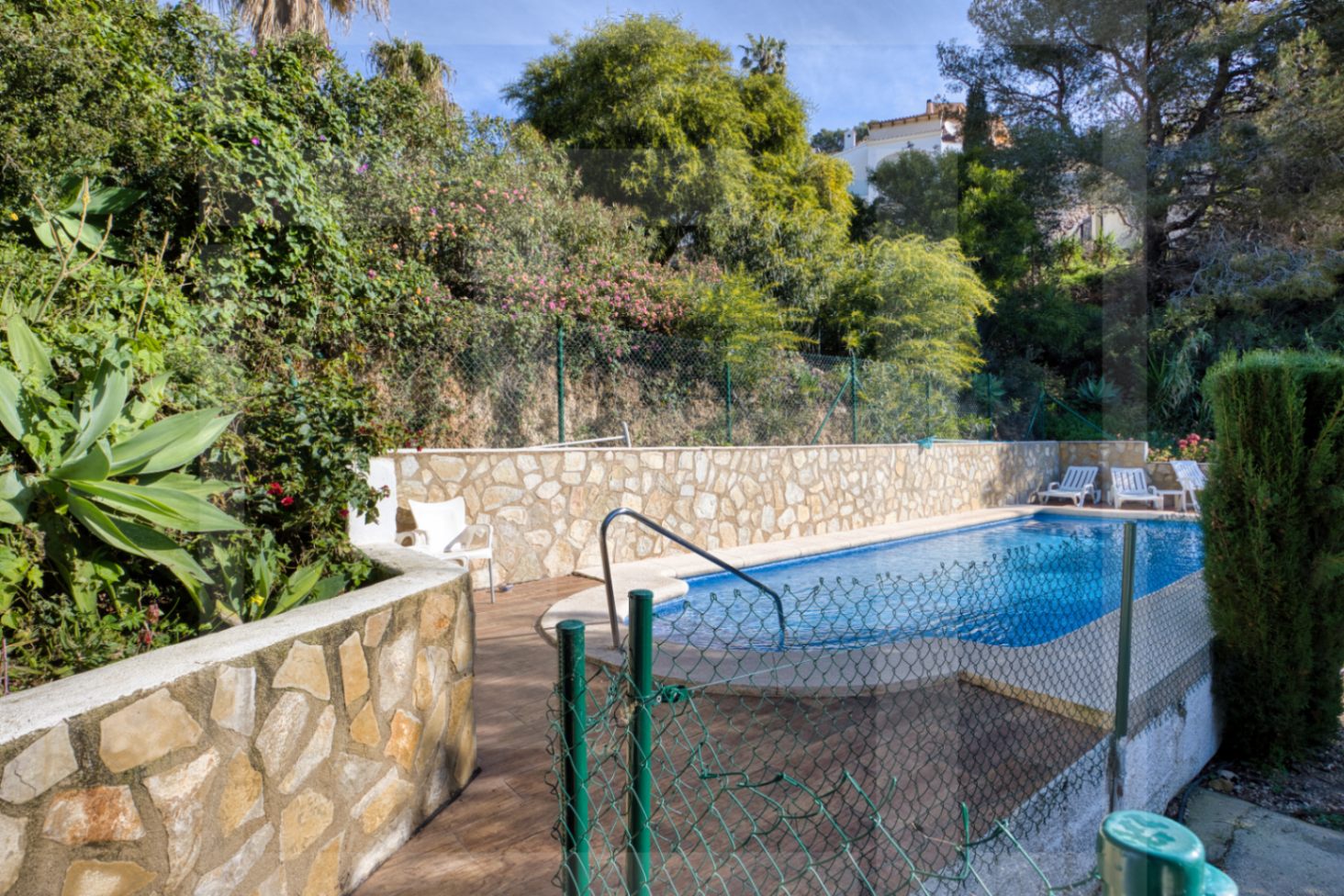 Duplex potential apartment for sale in Benissa Costa (La Viña – Montemar), to renovate, investment.