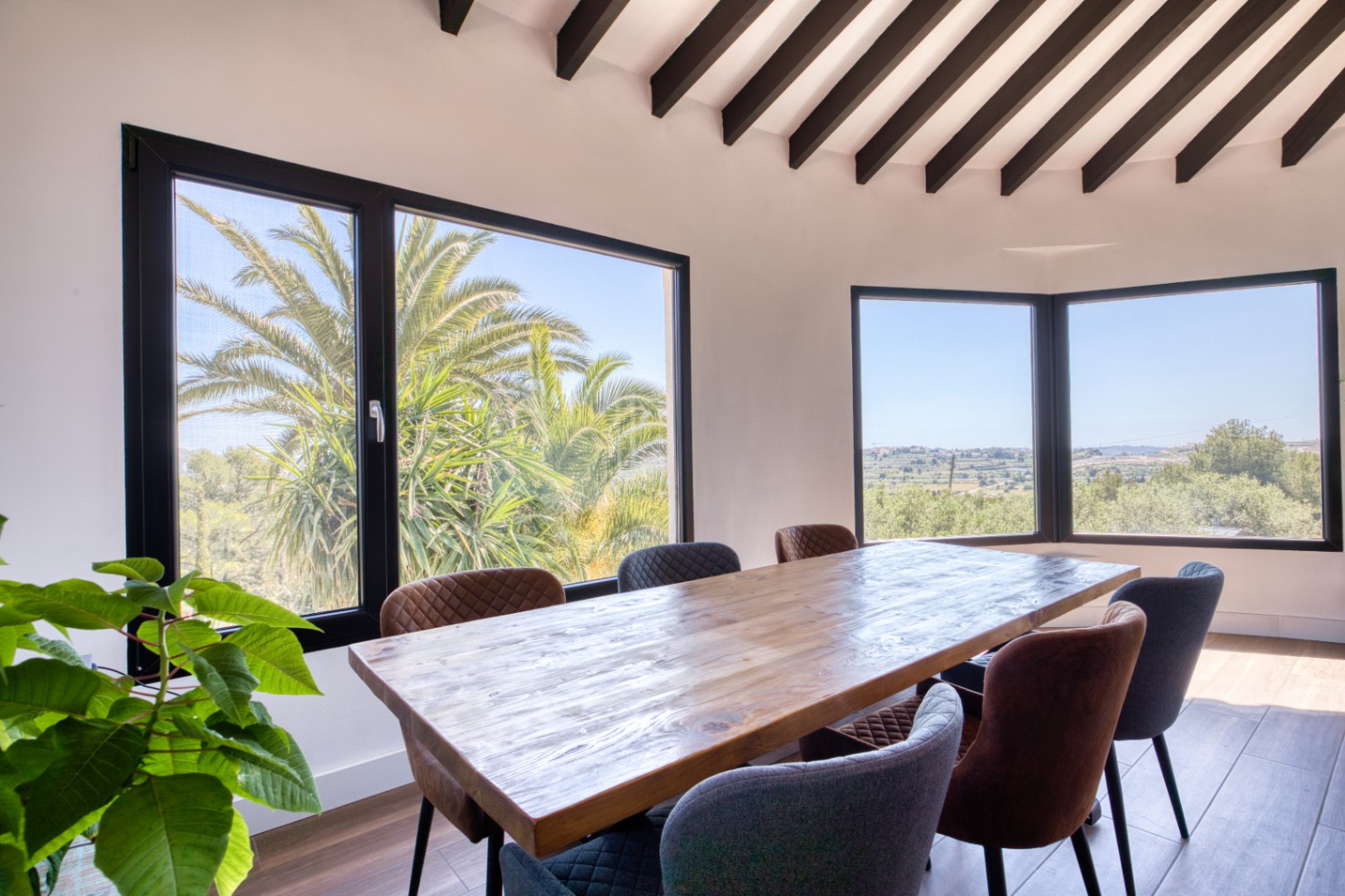Villa de lujo en el campo en venta en Benissa con vistas al mar, apartamento de invitados y parcela de 4,000m²