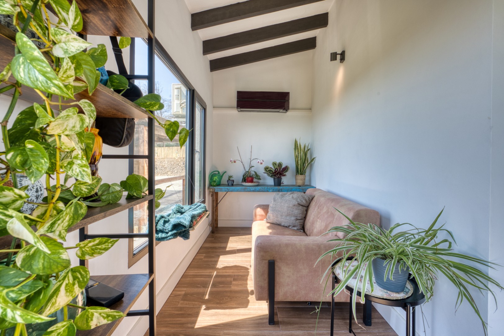 Villa de lujo en el campo en venta en Benissa con vistas al mar, apartamento de invitados y parcela de 4,000m²