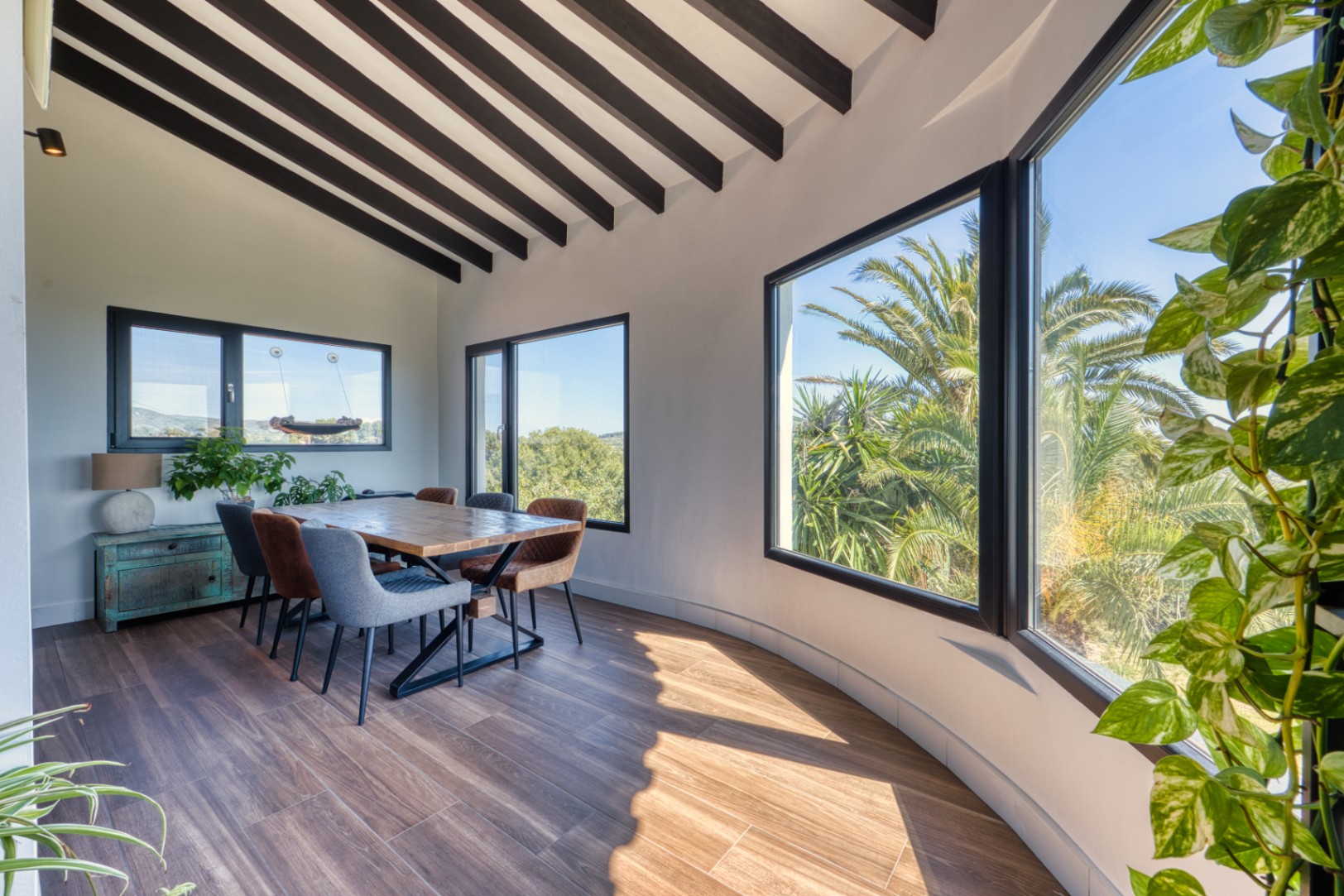 Villa de lujo en el campo en venta en Benissa con vistas al mar, apartamento de invitados y parcela de 4,000m²