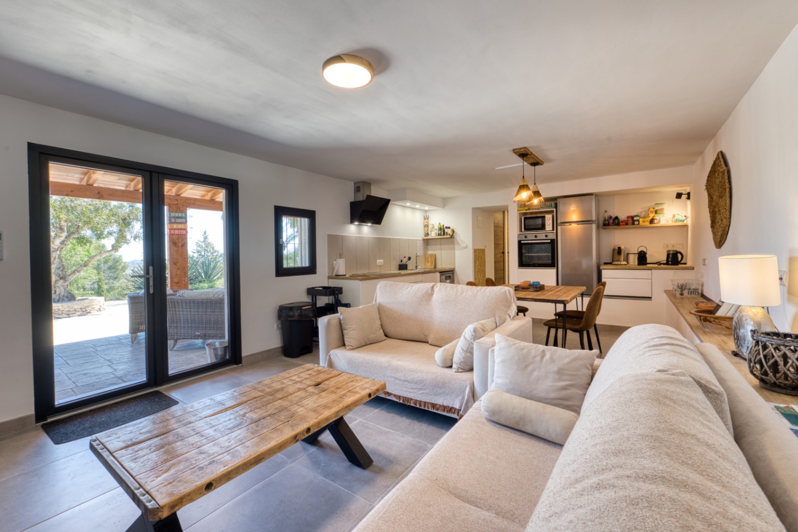 Villa de lujo en el campo en venta en Benissa con vistas al mar, apartamento de invitados y parcela de 4,000m²