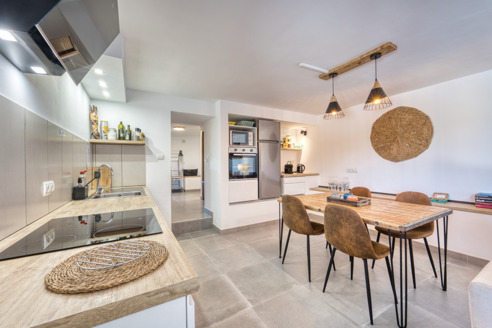 Villa de lujo en el campo en venta en Benissa con vistas al mar, apartamento de invitados y parcela de 4,000m²