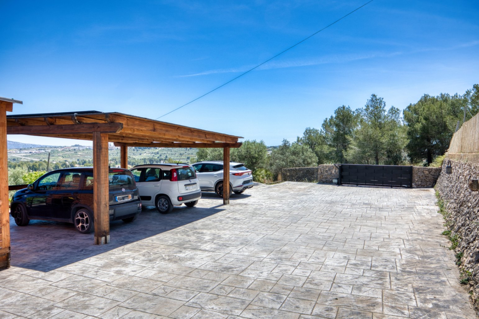 Villa de lujo en el campo en venta en Benissa con vistas al mar, apartamento de invitados y parcela de 4,000m²