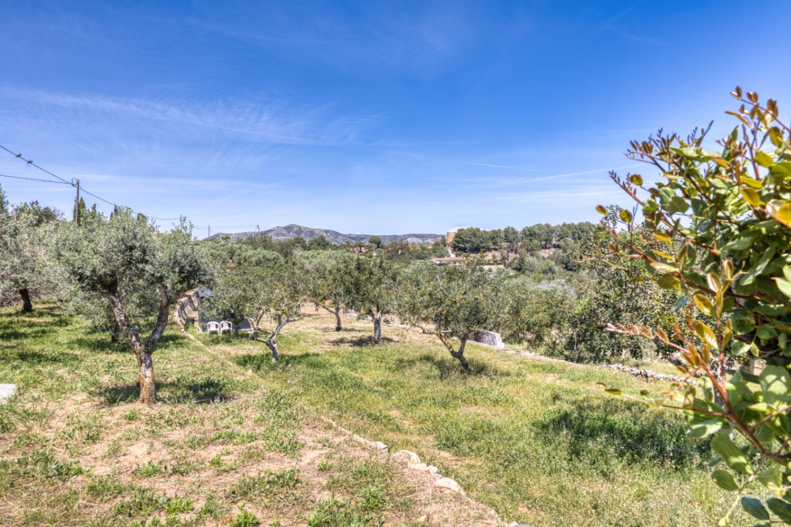 Villa de lujo en el campo en venta en Benissa con vistas al mar, apartamento de invitados y parcela de 4,000m²