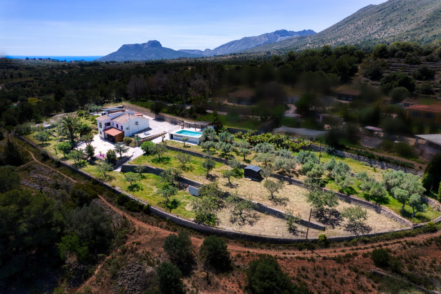 Villa de lujo en el campo en venta en Benissa con vistas al mar, apartamento de invitados y parcela de 4,000m²