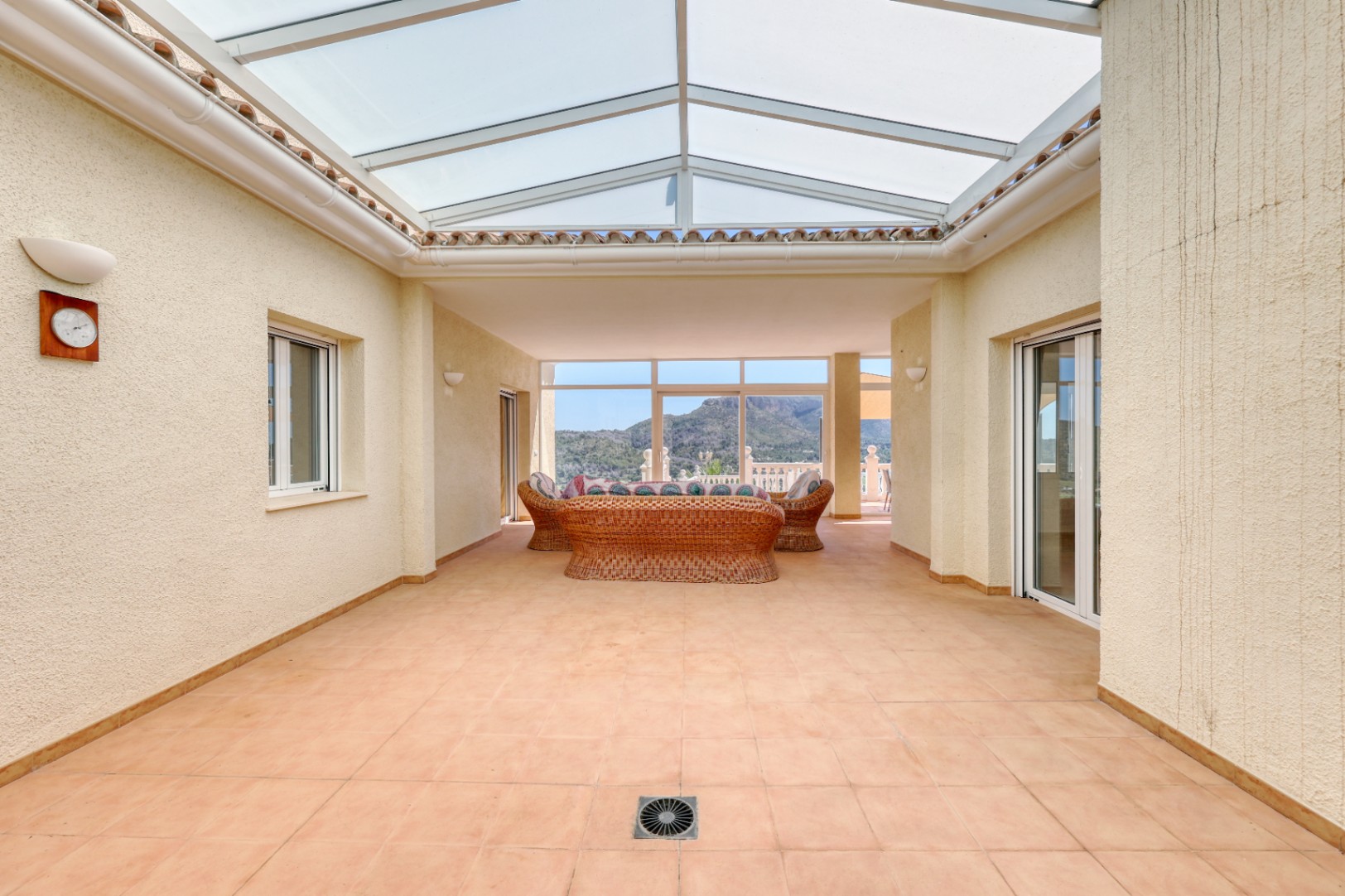 Villa for sale in La Sella with views of the sea, golf, and Montgó.