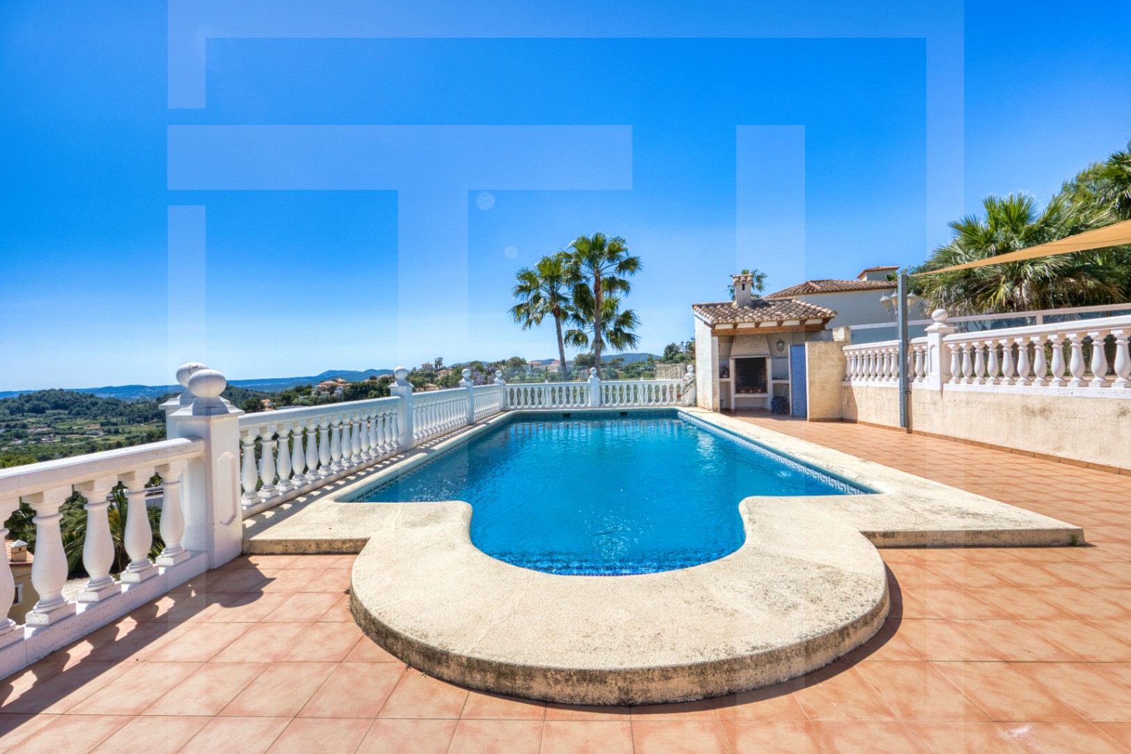 Villa for sale in La Sella with views of the sea, golf, and Montgó.