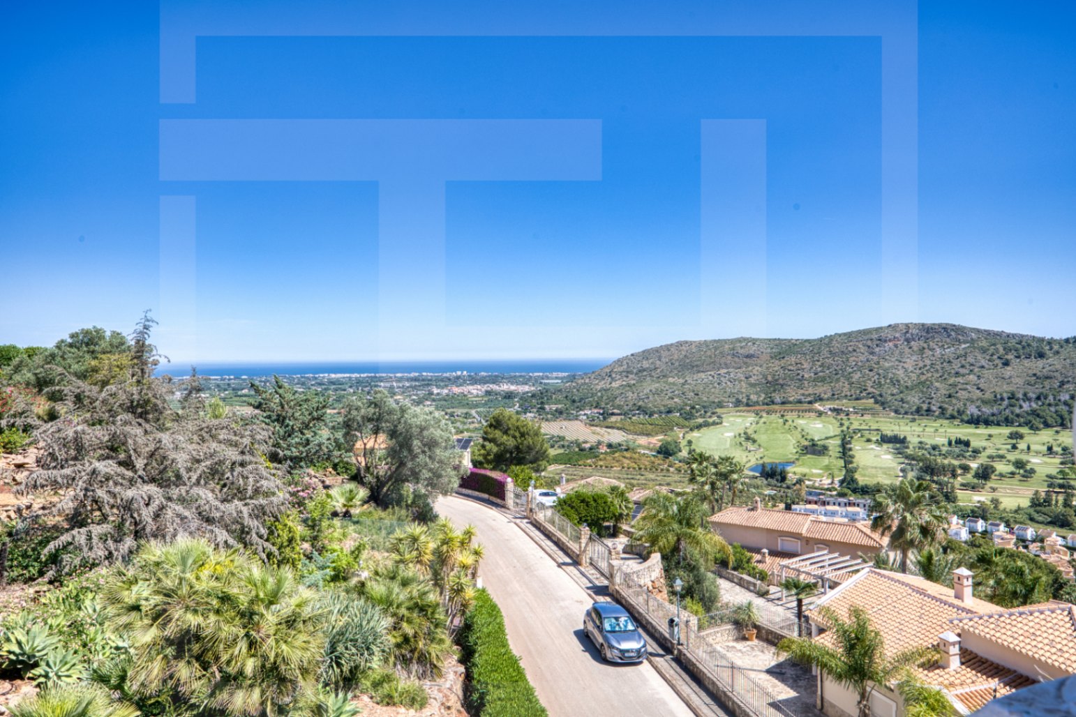 Villa for sale in La Sella with views of the sea, golf, and Montgó.