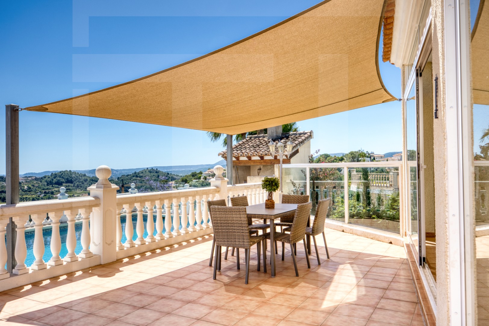 Villa for sale in La Sella with views of the sea, golf, and Montgó.