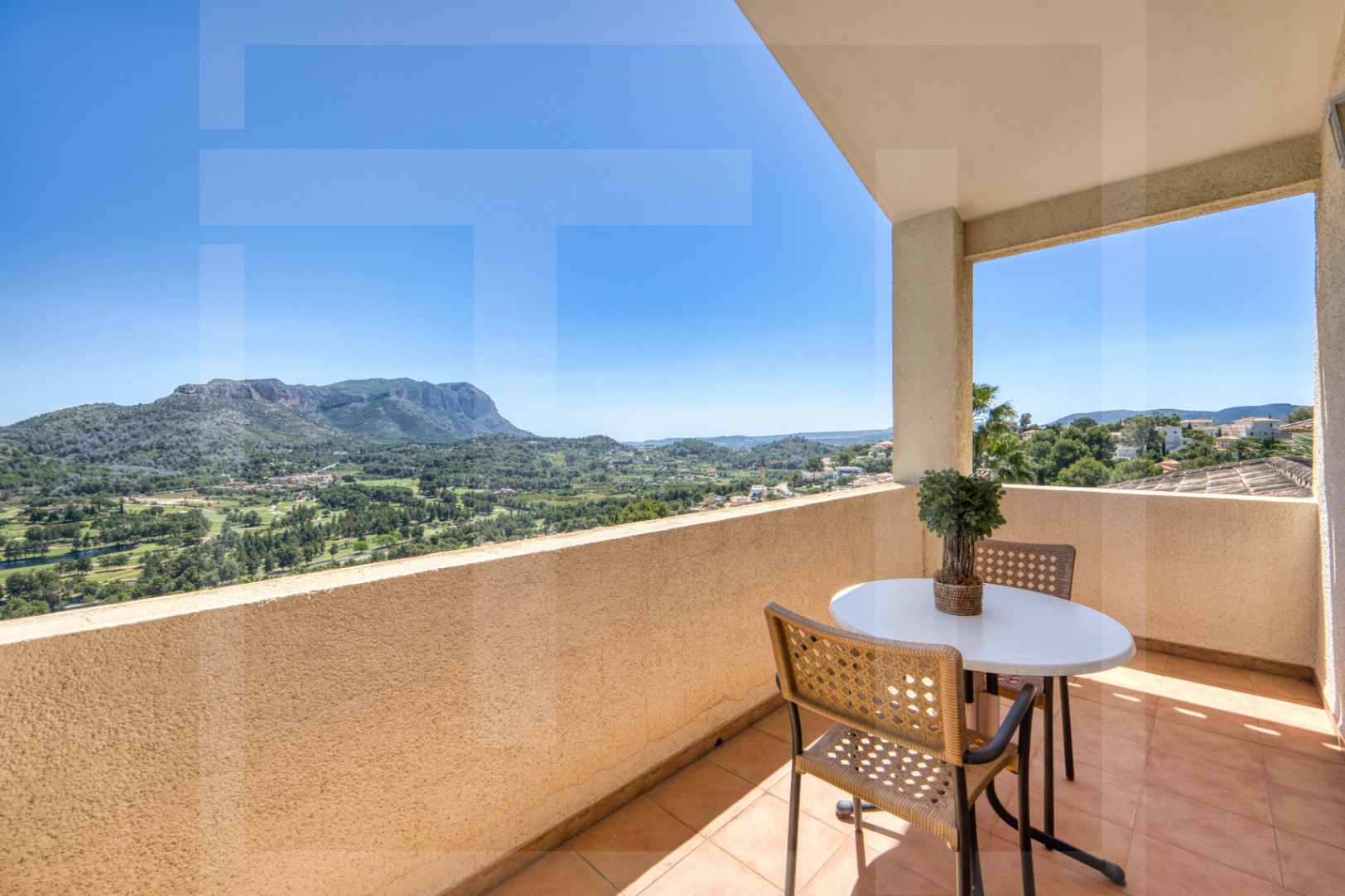Villa for sale in La Sella with views of the sea, golf, and Montgó.