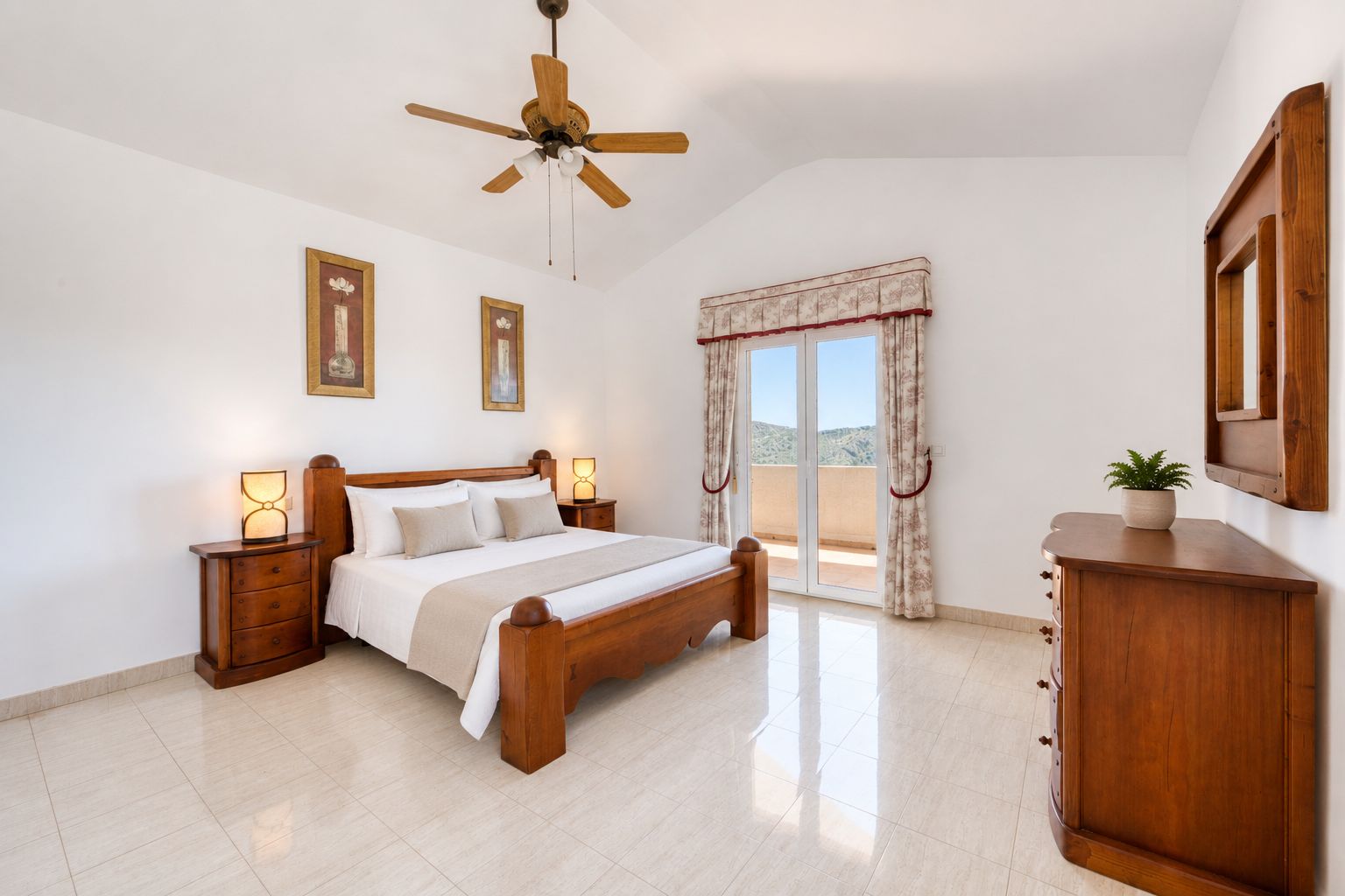 Villa for sale in La Sella with views of the sea, golf, and Montgó.