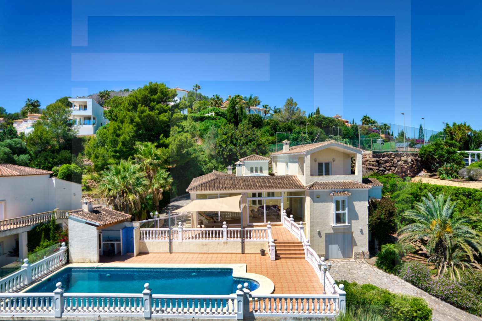 Villa for sale in La Sella with views of the sea, golf, and Montgó.