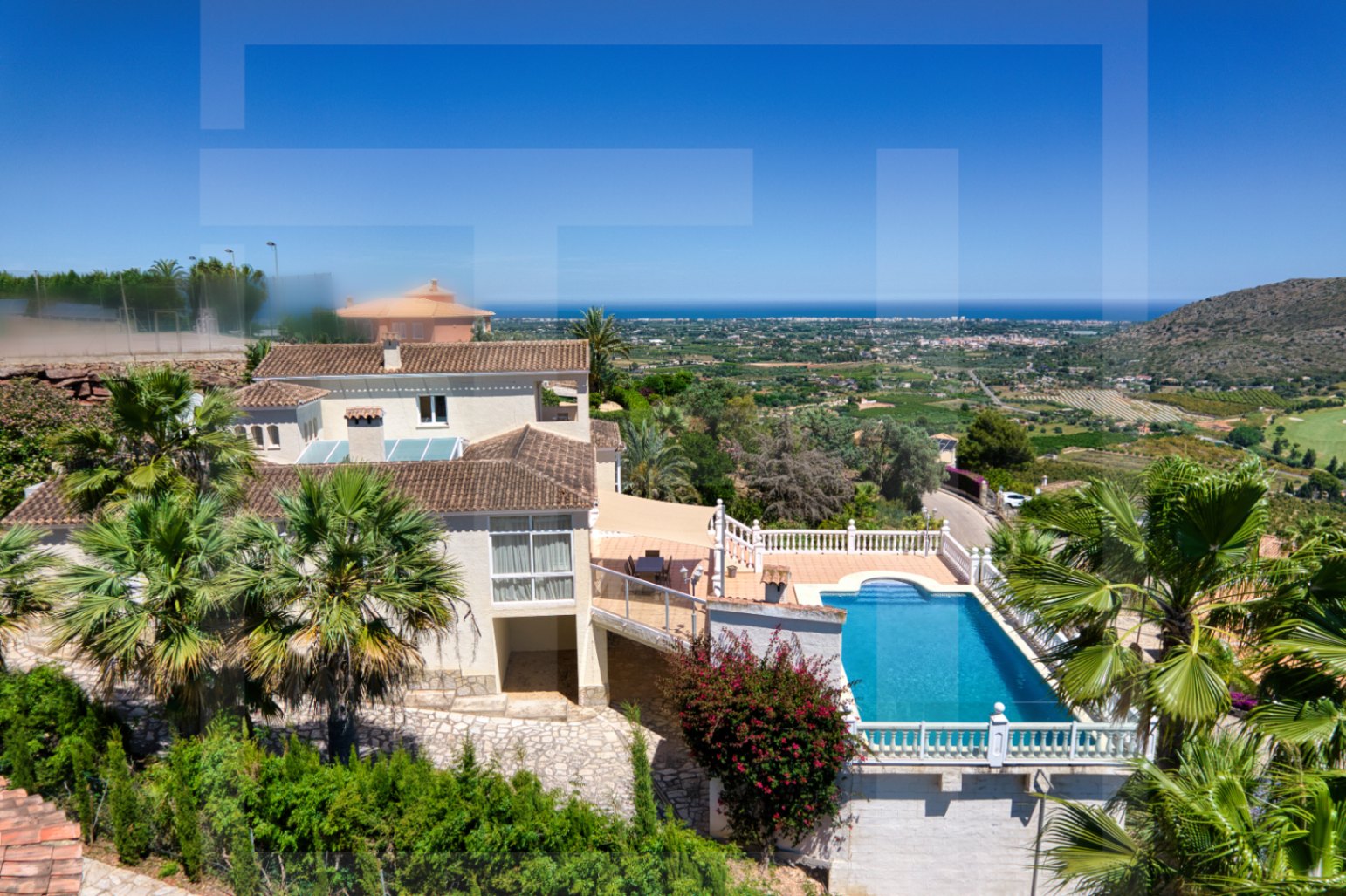 Villa for sale in La Sella with views of the sea, golf, and Montgó.