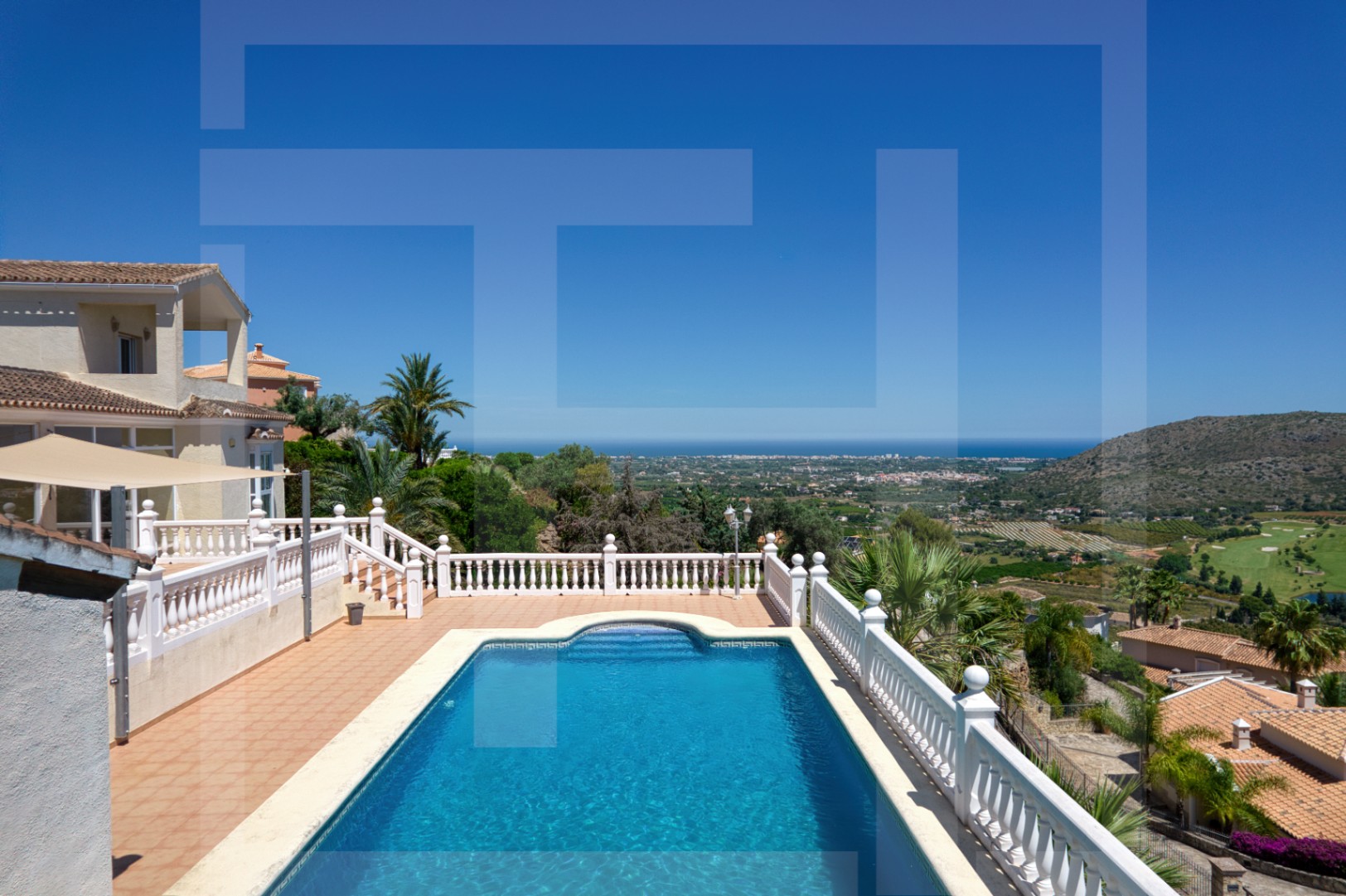 Villa for sale in La Sella with views of the sea, golf, and Montgó.