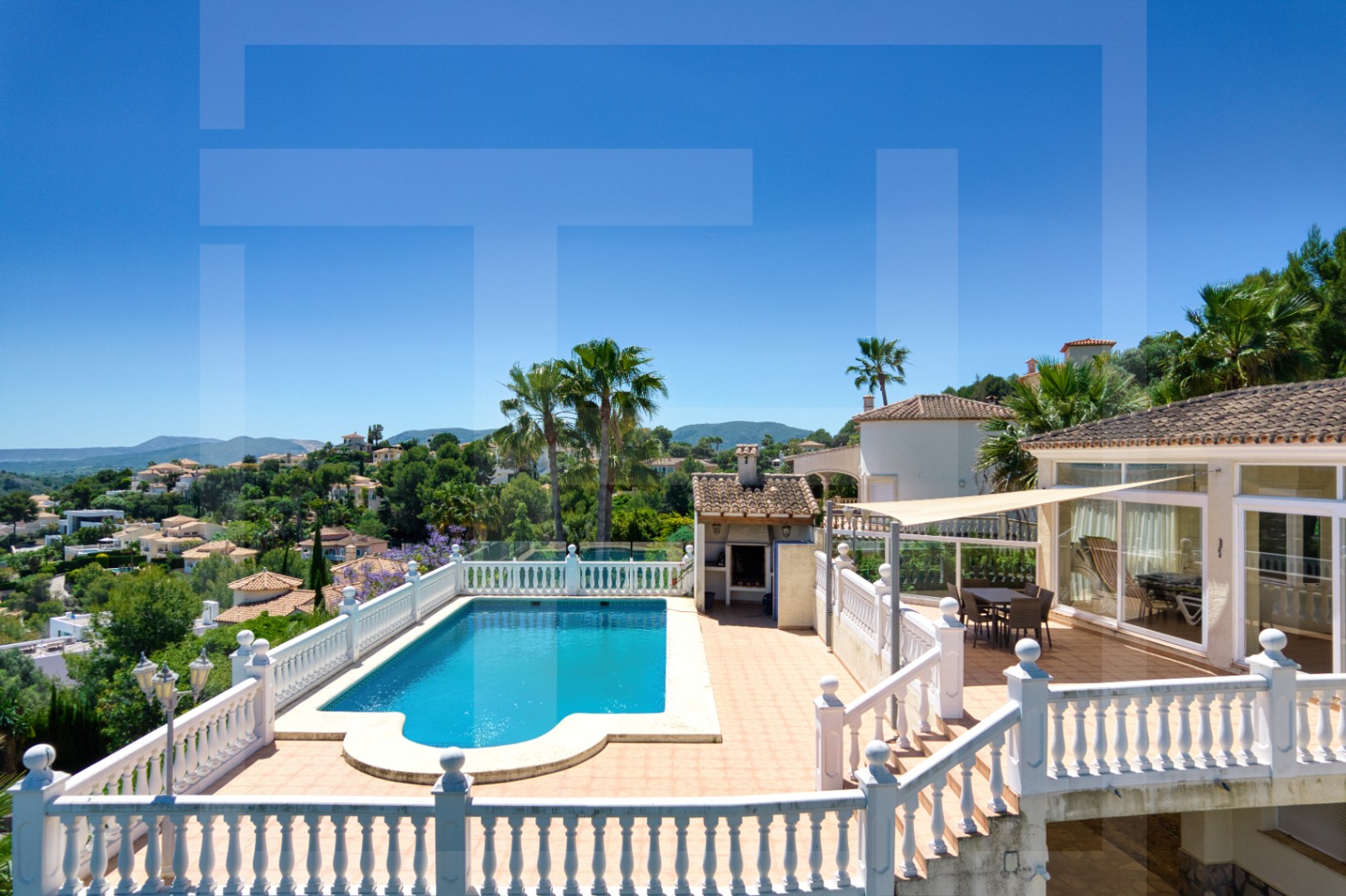 Villa for sale in La Sella with views of the sea, golf, and Montgó.