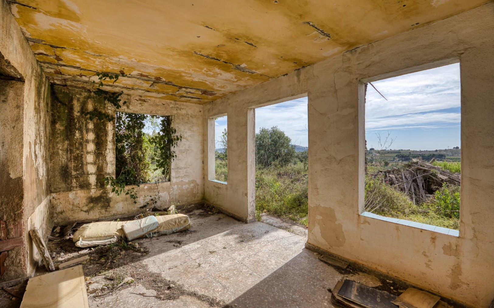 Finca for sale to renovate in Teulada