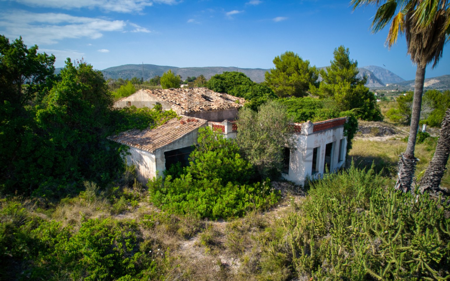 Finca for sale to renovate in Teulada