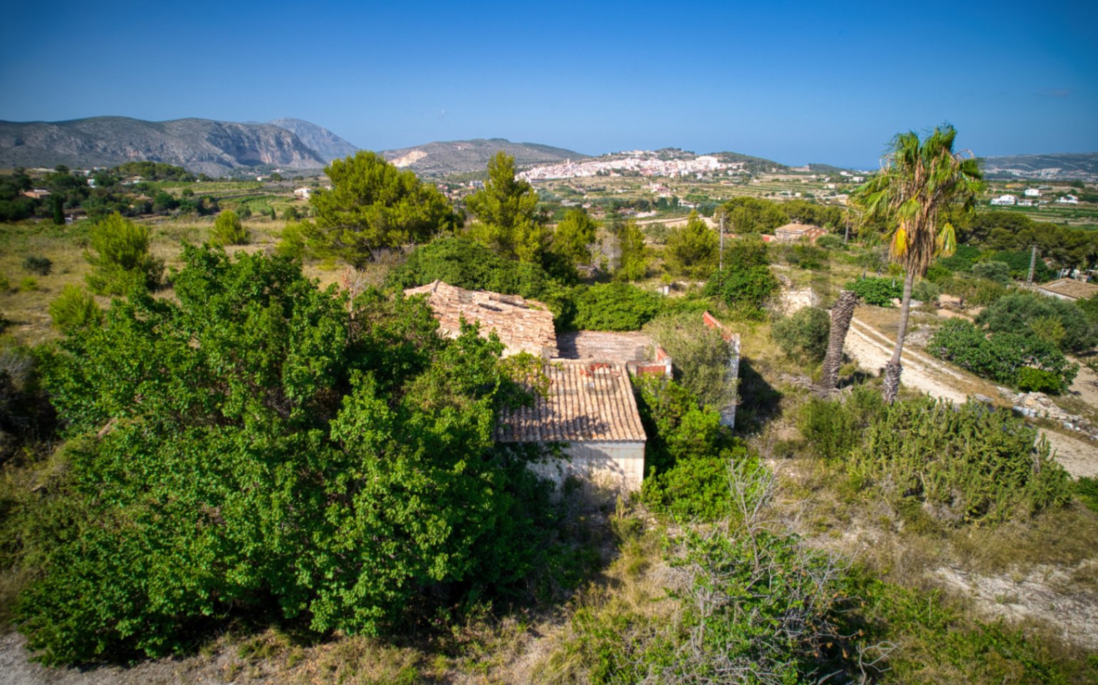 Finca for sale to renovate in Teulada