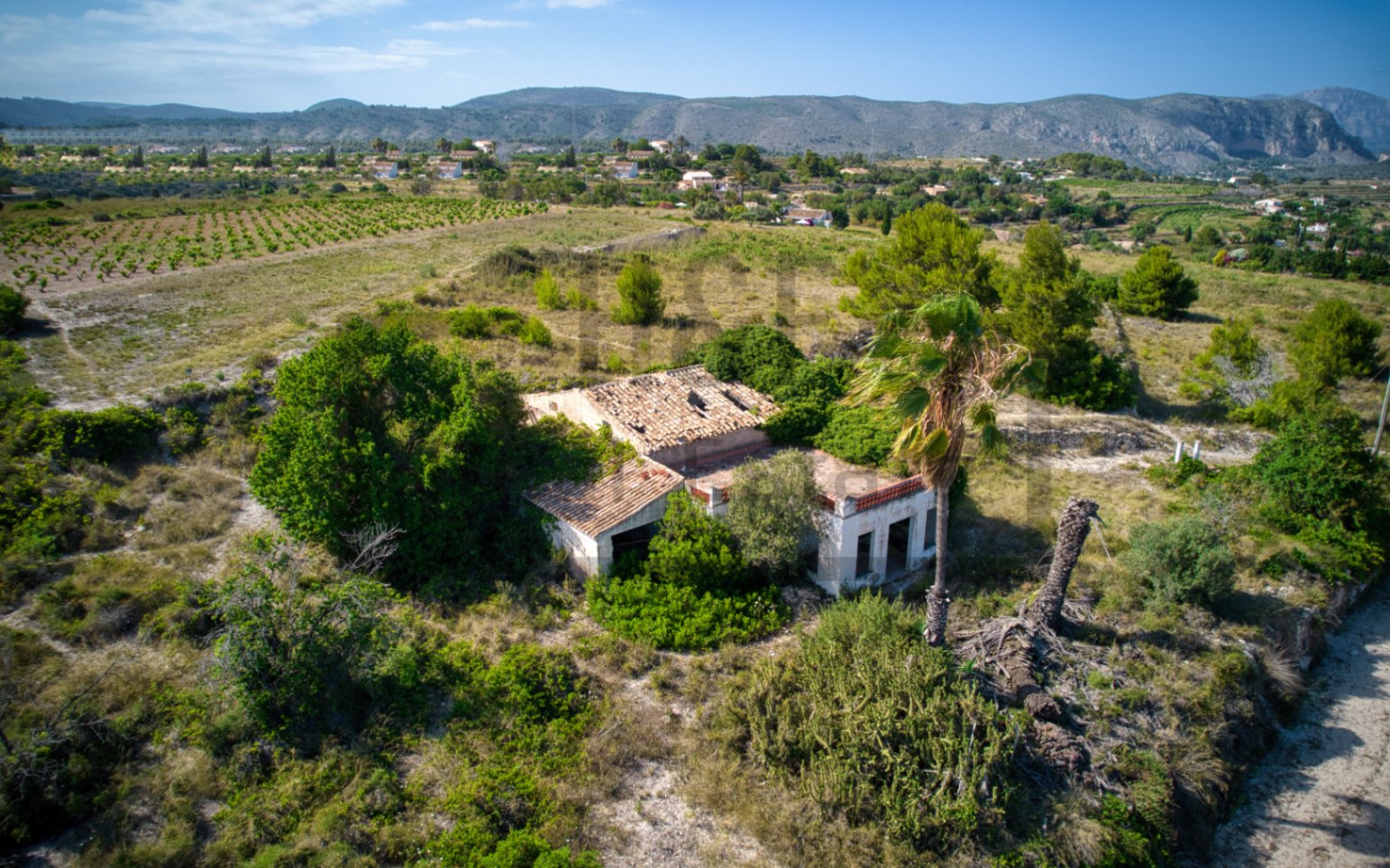Finca for sale to renovate in Teulada