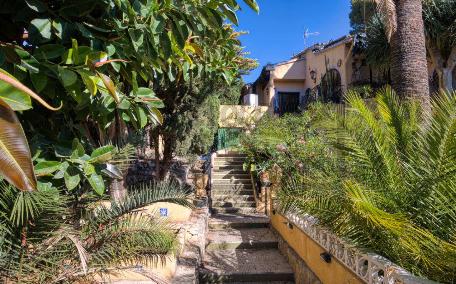 2 Villas for Sale with Voista al Mar in MOraira