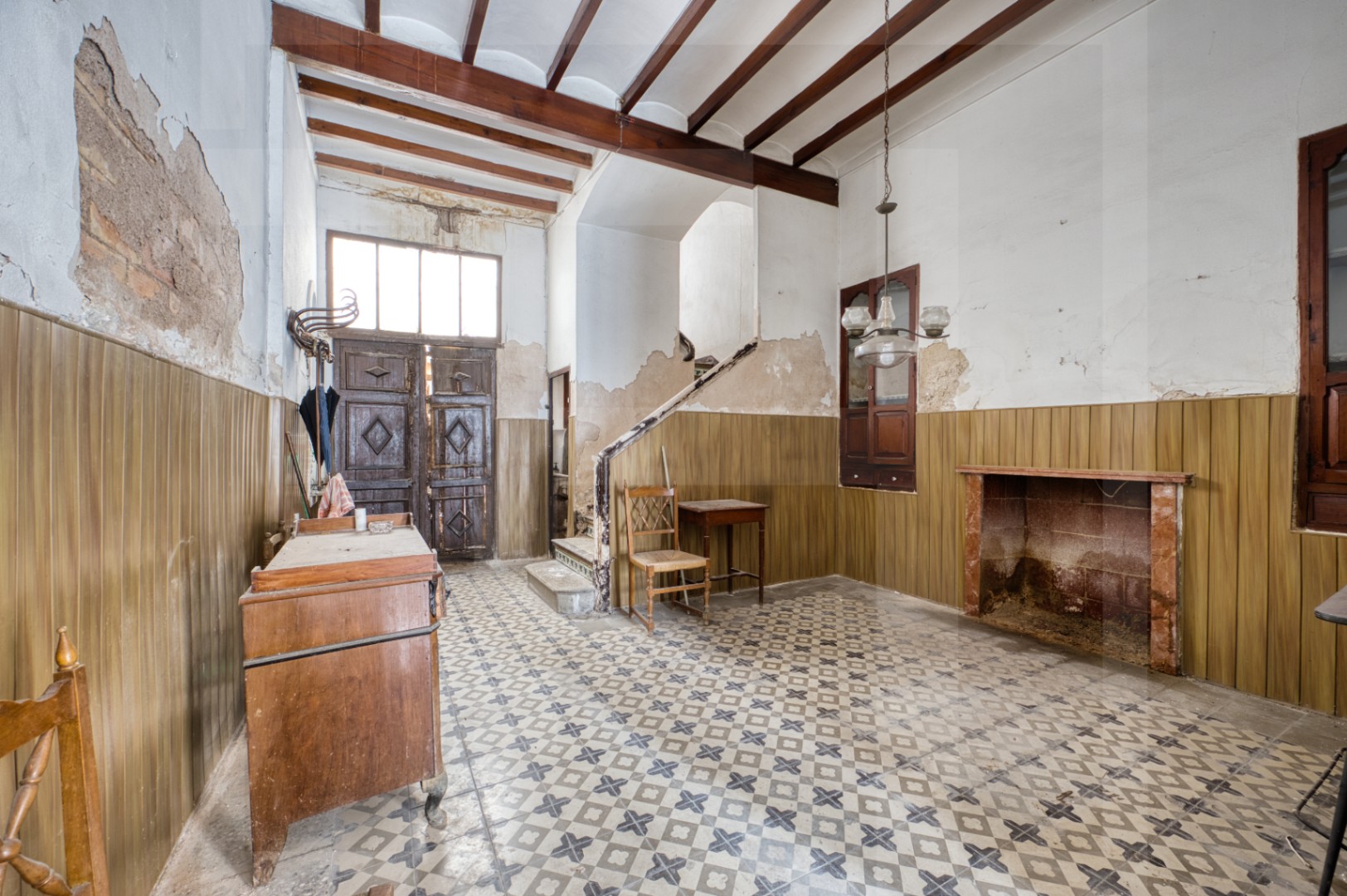 Charming Townhouse with Renovation Potential in the Heart of Benissa
