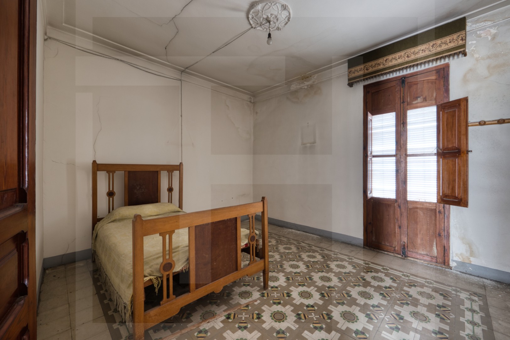 Charming Townhouse with Renovation Potential in the Heart of Benissa