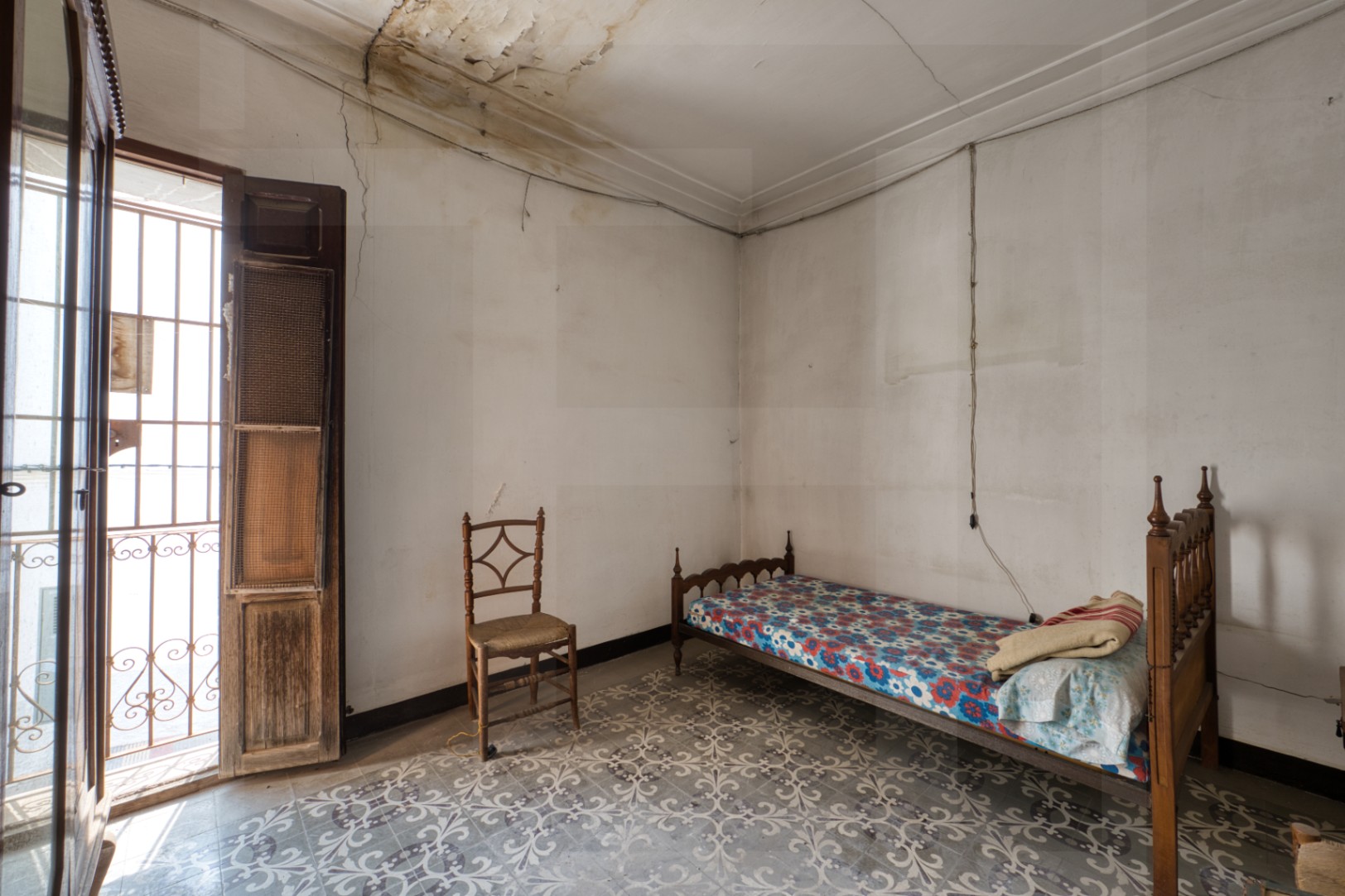 Charming Townhouse with Renovation Potential in the Heart of Benissa
