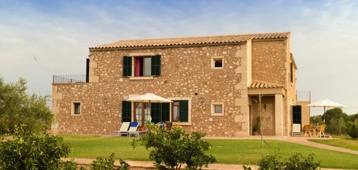 El curioso caso de las casas españolas: materiales antiguos, inspiración moderna