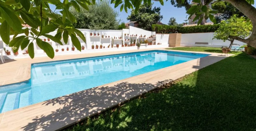 Mantenimiento de Piscinas en Marina Alta: Cómo Mantener tu Piscina Impecable Todo el Año